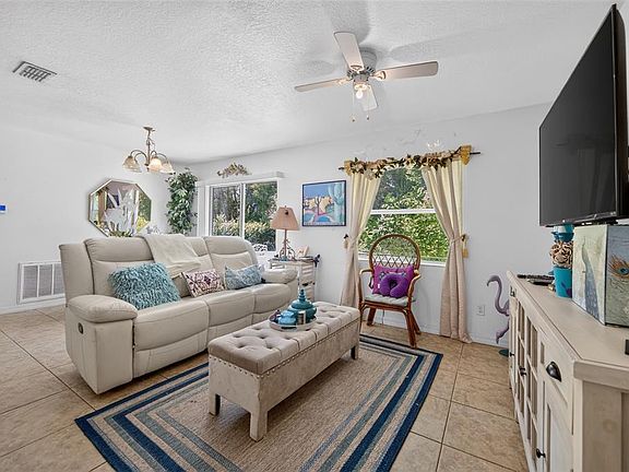 5th image of 804 WALNUT PLACE