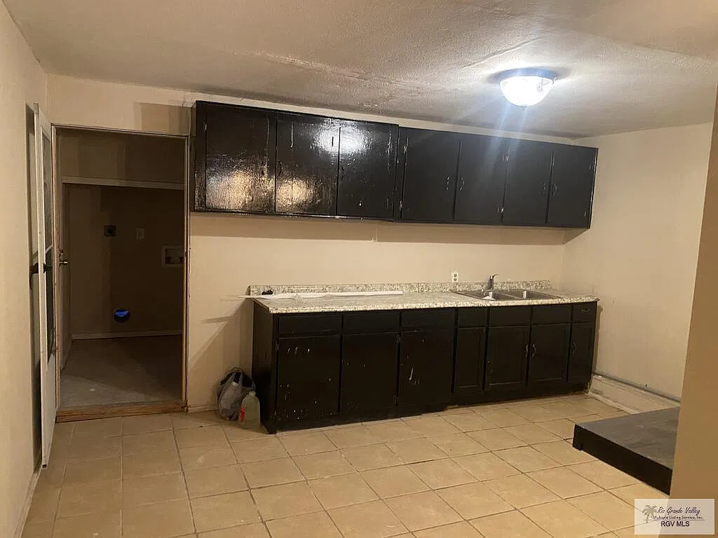 2 bed, 1.0 bath, 1250 sqft, $900 — Photo 3