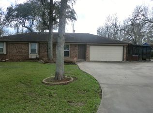 55 W Sagebrush St, Lake Jackson, TX 77566