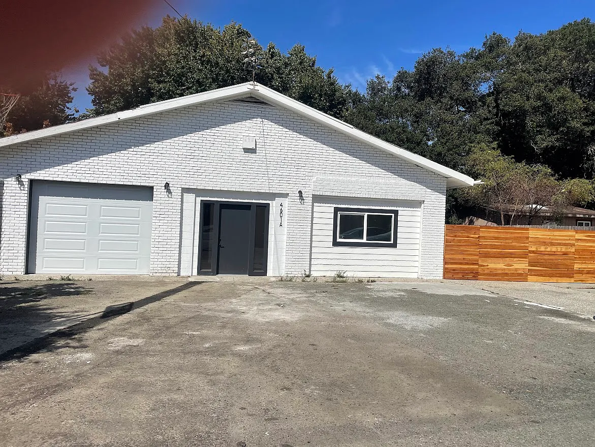 3 bed, 1125 sqft, $3,850 — Photo 1