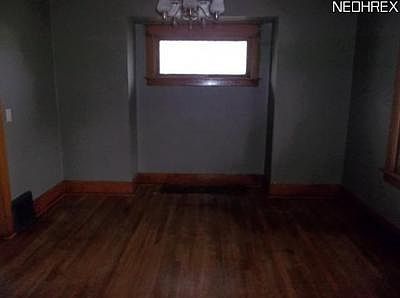 4th image of 1645 Brownlee Ave