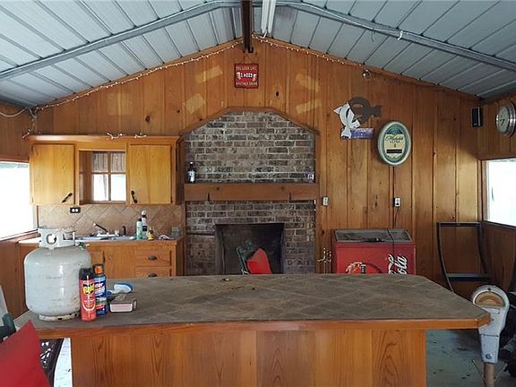 3rd image of 306 Pecan Dr