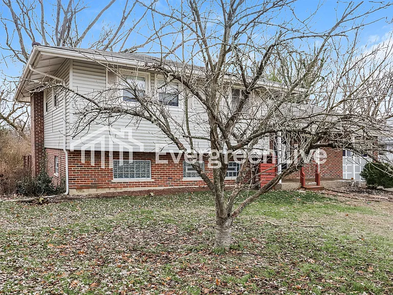10941 Corona Rd — Photo 2