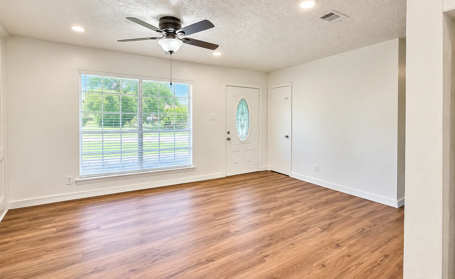2100 Hill Top Ct — Photo 4