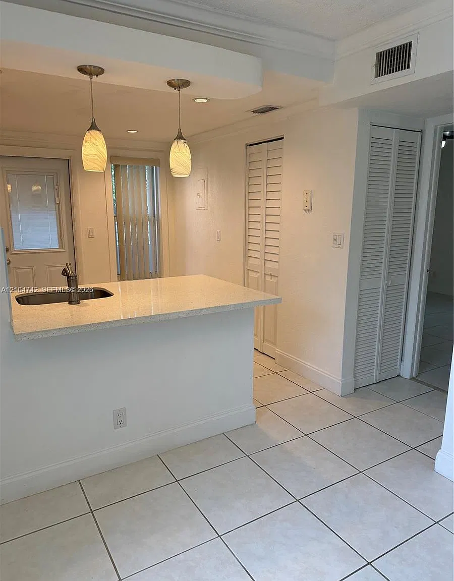 2 bed, 1.5 bath, $2,100 — Photo 4