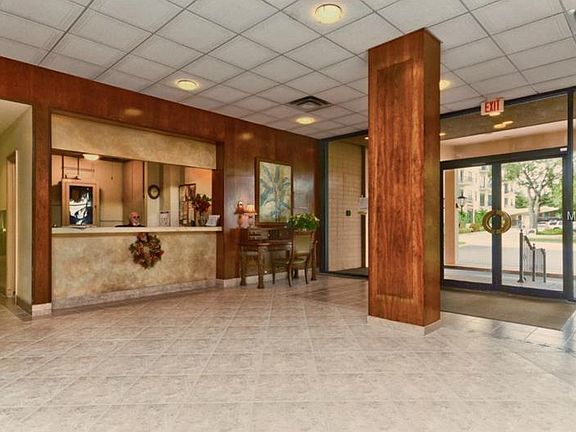 2nd image of 2401 Bayshore Blvd Unit 304