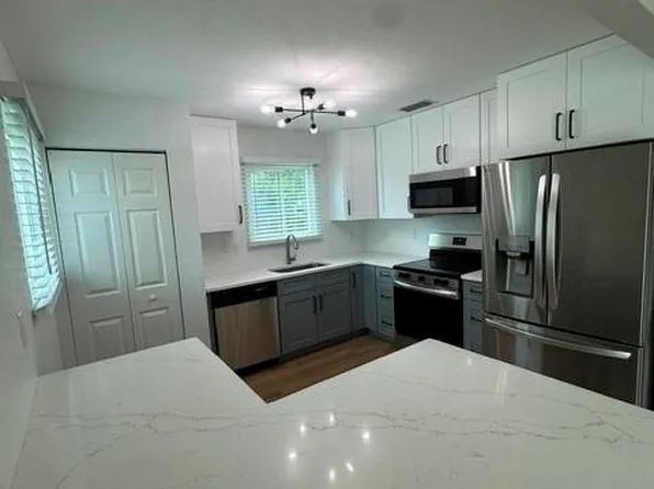 1101 Country Club Blvd, Cape Coral, FL 33990