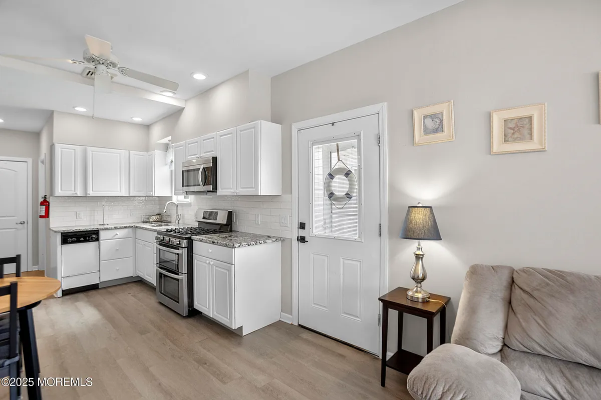 Building Photo - 488 2nd Ave #REAR