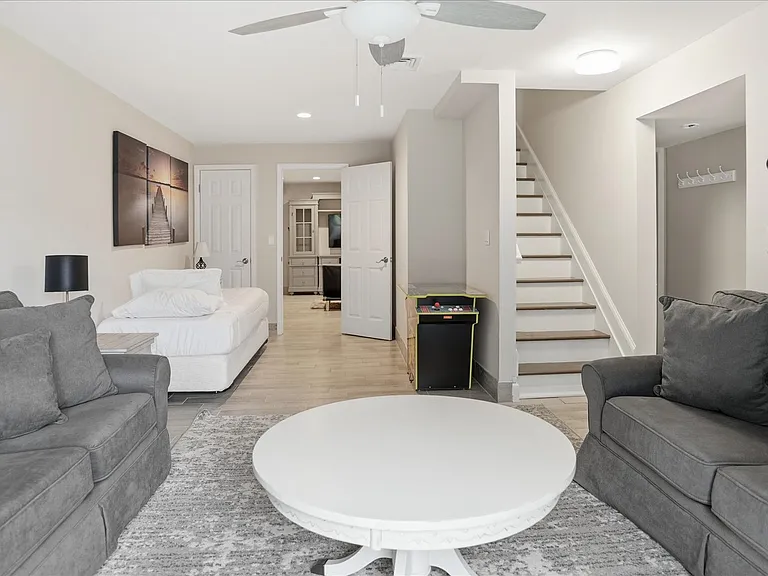 20 Stuart Ct — Photo 36