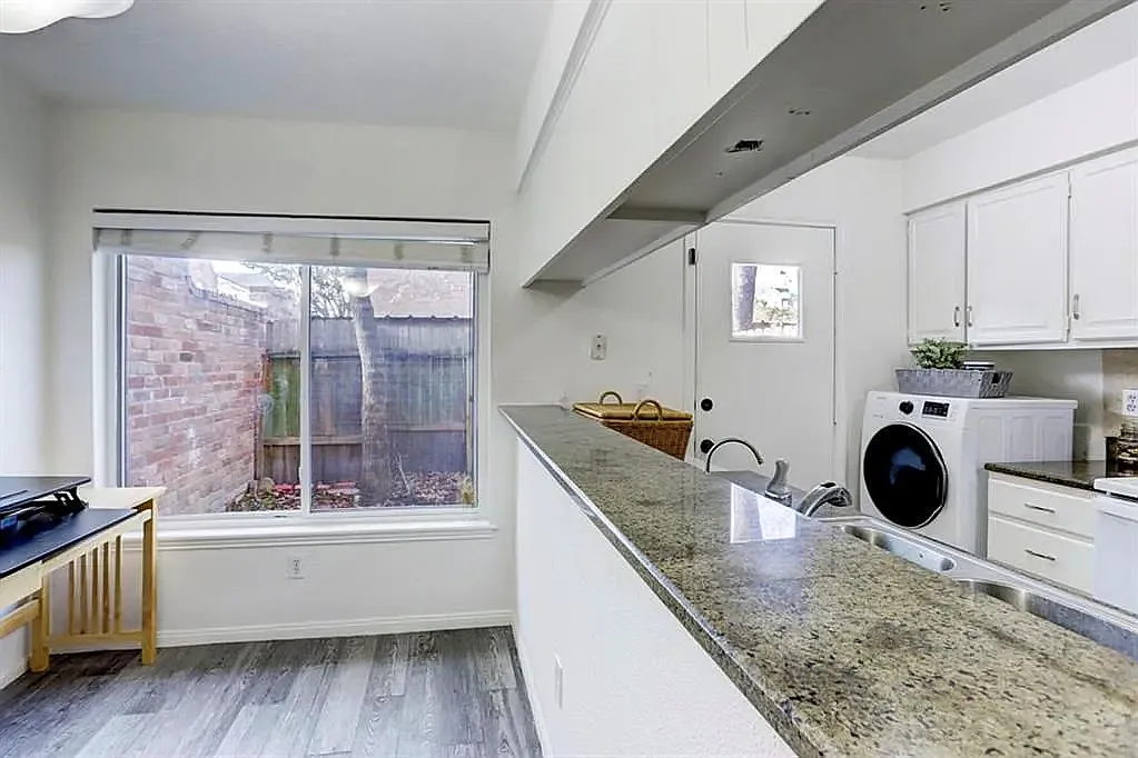 2 bed, 2.5 bath, 1264 sqft, $1,800 — Photo 4
