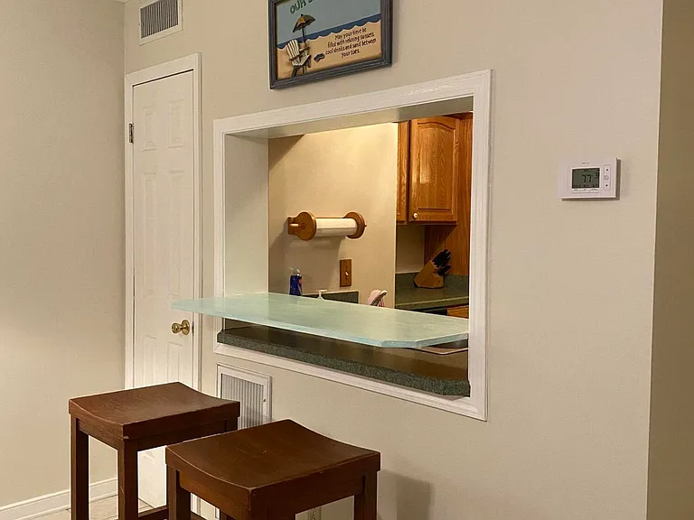 917 Jamestown Ave #100 — Photo 6