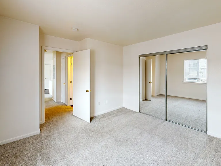 Lyons Gate Apartments — Photo 29