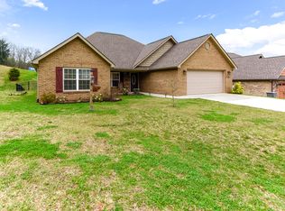 609 Peachtree Dr, Maryville, TN 37801