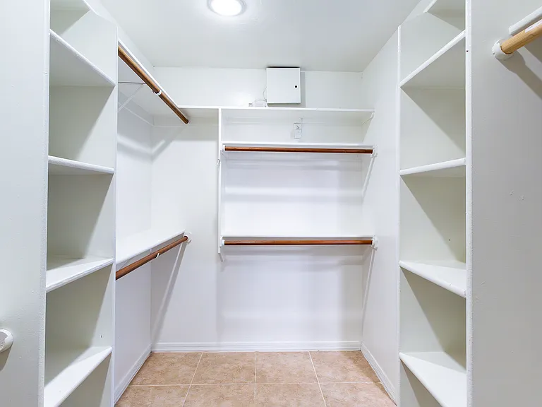 414 Bury Ct — Photo 14