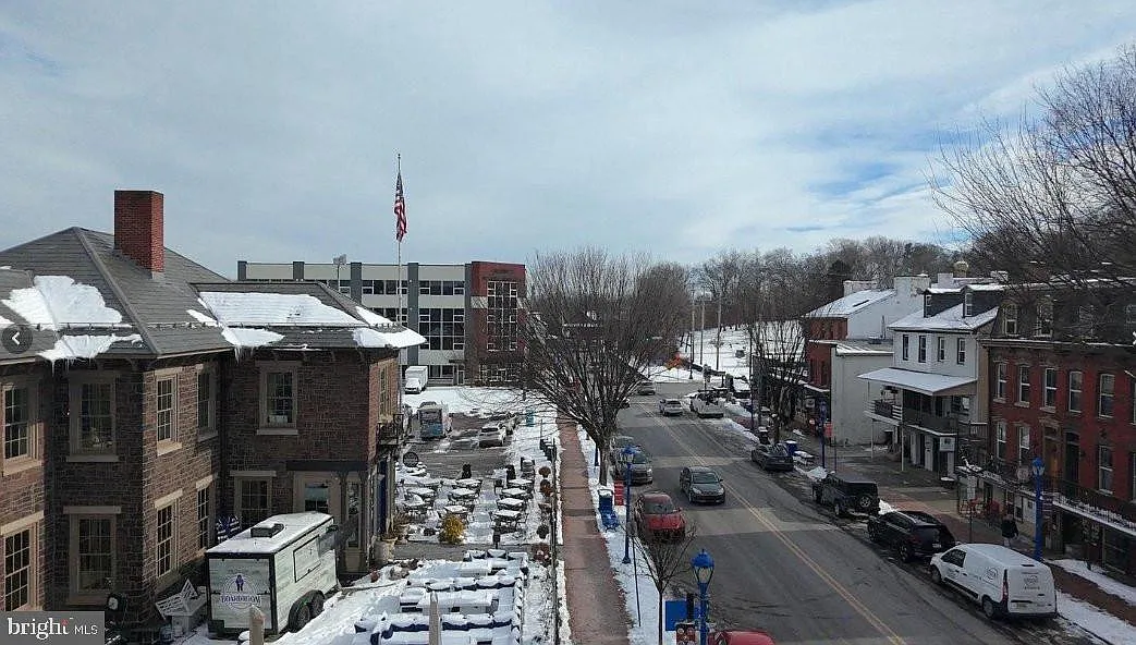 Building Photo - 134 Bridge St #201