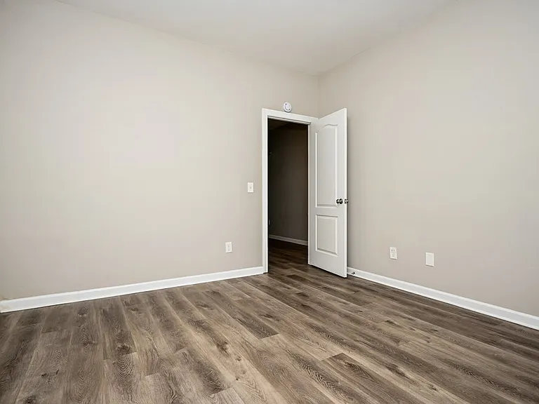 332 Southgate Dr — Photo 10
