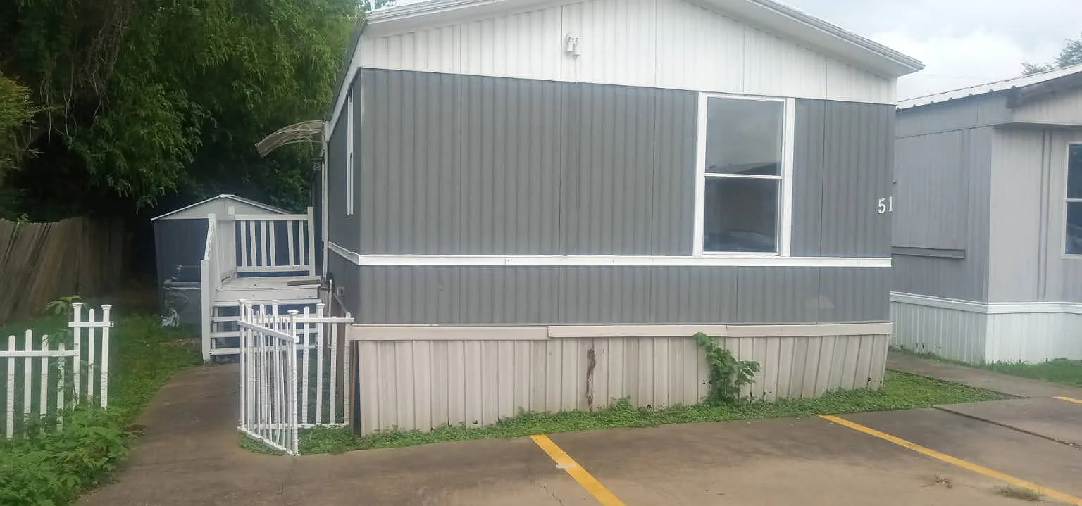 3 bed, 2.0 bath, $1,250 — Photo 1