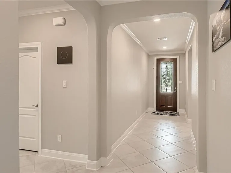 303 White River Dr — Photo 4