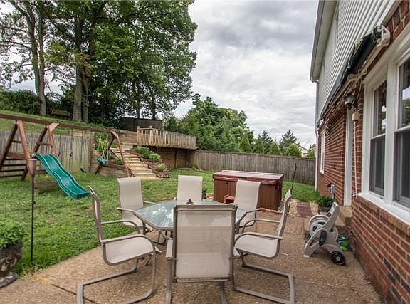 2nd image of 104 River Ct