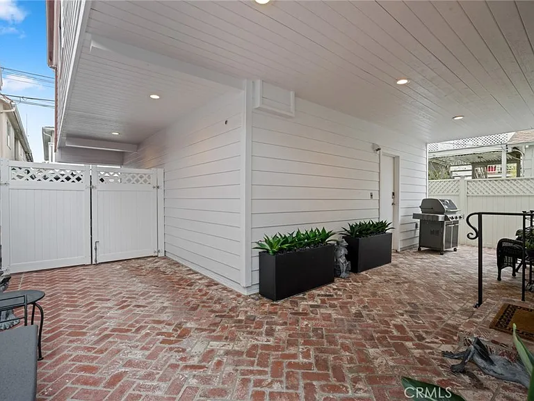 117 Marine Ave — Photo 29