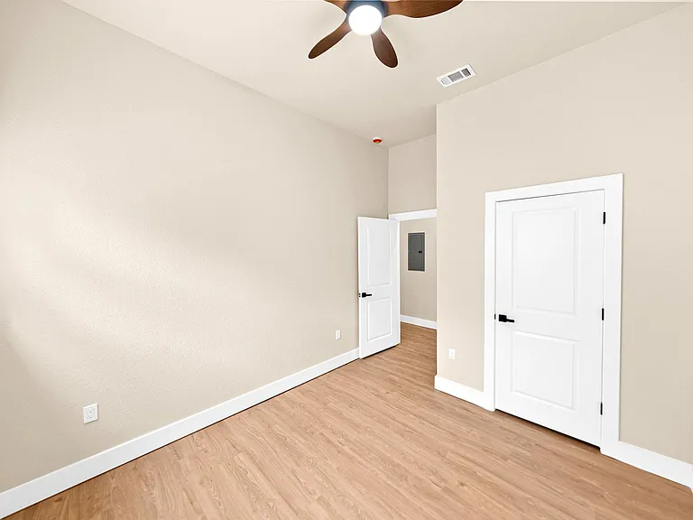 1122 N Pine St — Photo 21