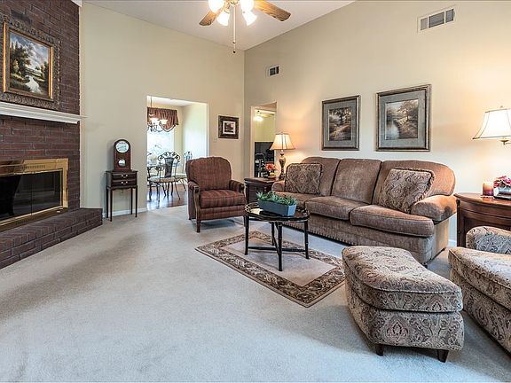 3rd image of 8046 Sandywood Ln