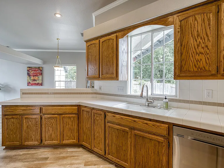 5857 Diamond Ridge Dr — Photo 5