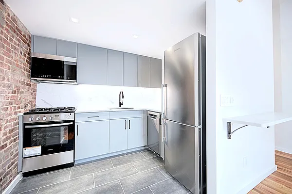 Rented by Urbane Brokerage | media 11