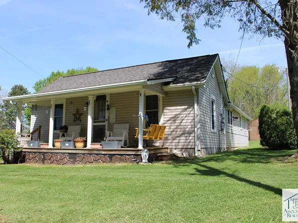 235 Windsor Rd, Woodlawn, VA 24381