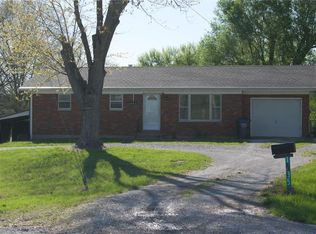 1335 Lakeview Dr, Waterloo, IL 62298