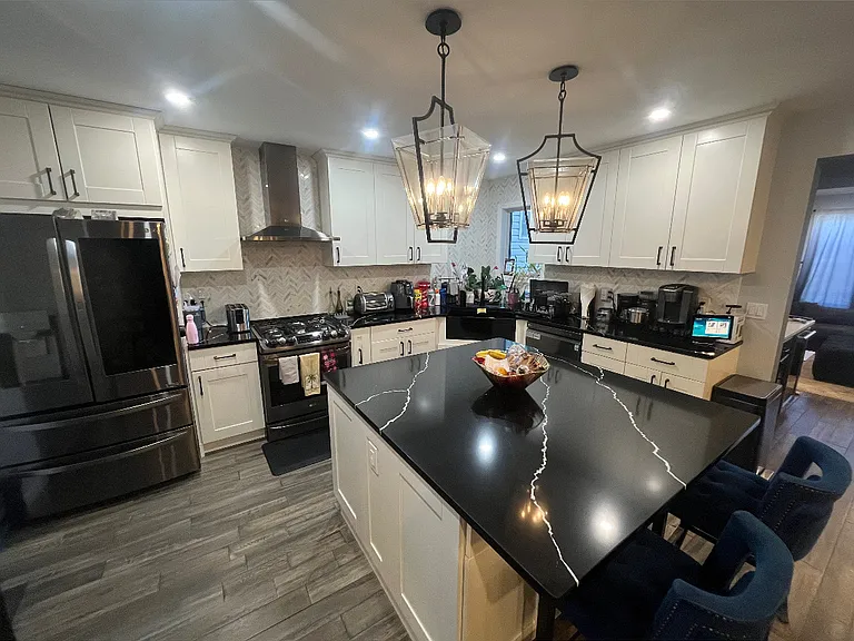 6515 Bergenwood Ave — Photo 8