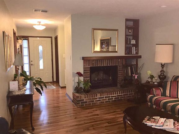 3rd image of 3209 Whitney Dr W