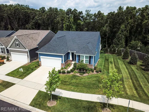 1065 Spring Trl, Brighton, MI 48116
