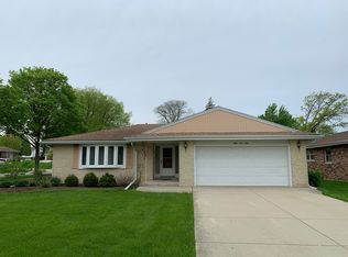 818 S Lancaster St, Mount Prospect, IL 60056