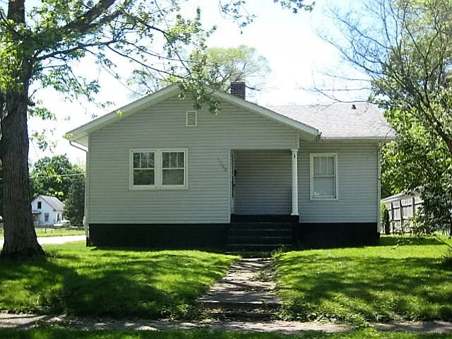 1302 Harmon St photo 1