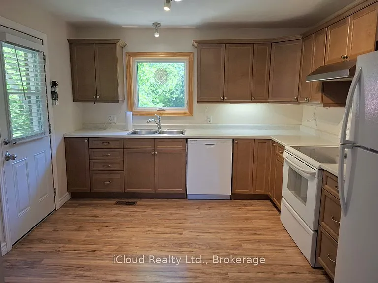 481 24th St W — Photo 3