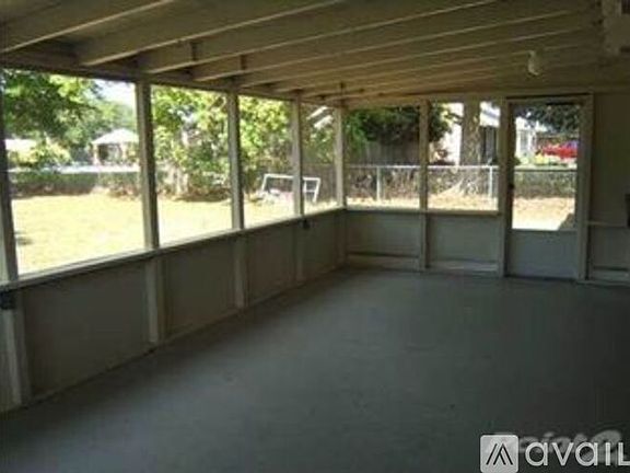 5th image of 4096 Sheridan Dr
