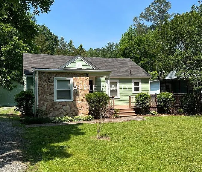 2219 Charlotte St — Photo 1