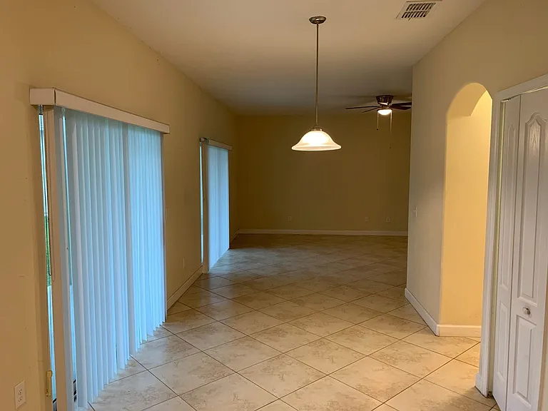 1646 Thetford Cir — Photo 11