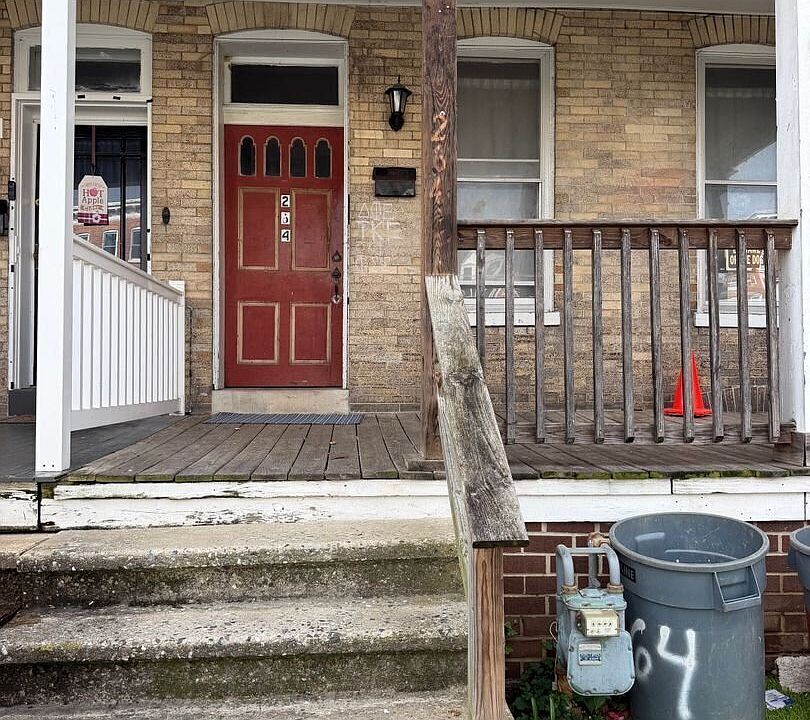 1st image of 264 W Jackson St #2