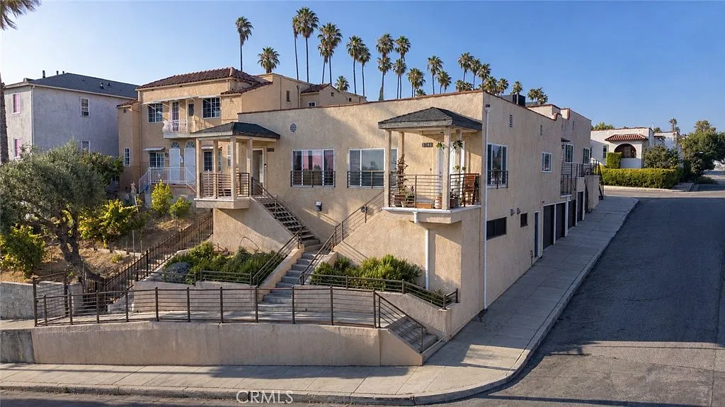 2 bed, 800 sqft, $3,250 — Photo 2