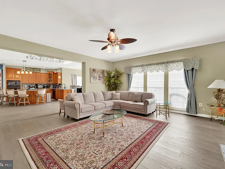 533 Rubens Cir — Photo 12