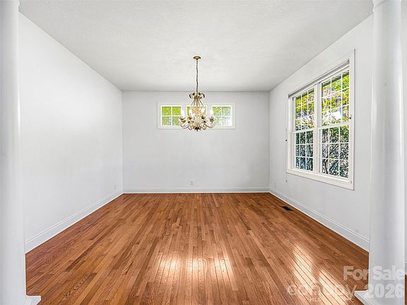 4th image of 35 Stone Crest Ct