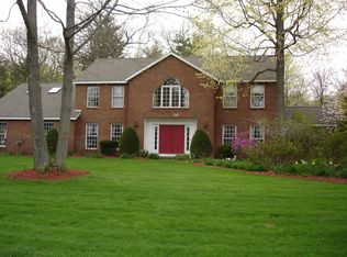 1071 Valerie Dr, Niskayuna, NY 12309