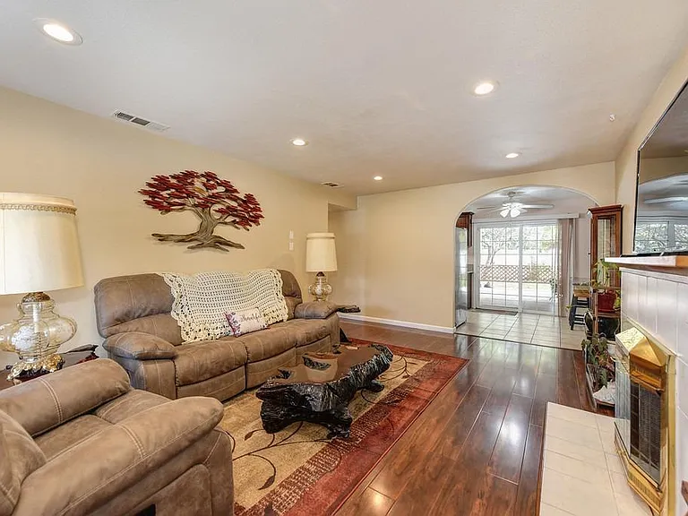 Moraine Cir — Photo 2