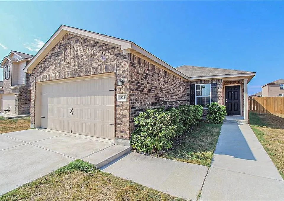 221 Millers Loop