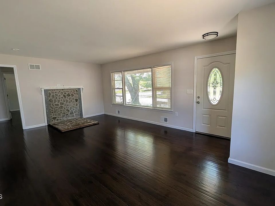 2nd image of 504 Shore Rd