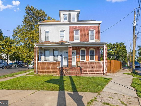 2nd image of 724 William St