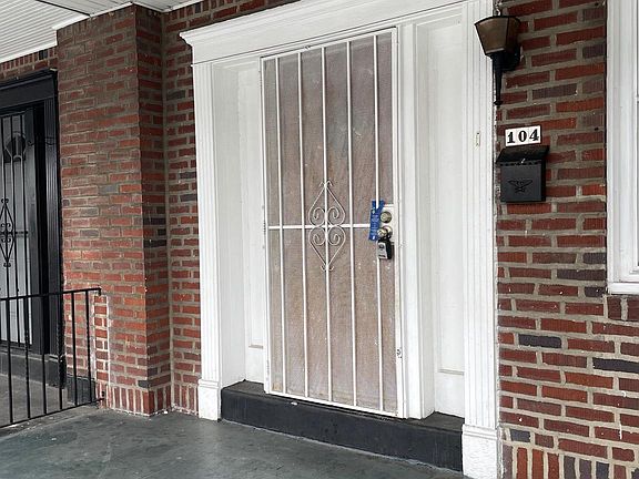 3rd image of 104 W Nedro Ave