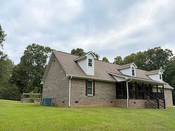 3rd image of 1505 Wayside Rd NE